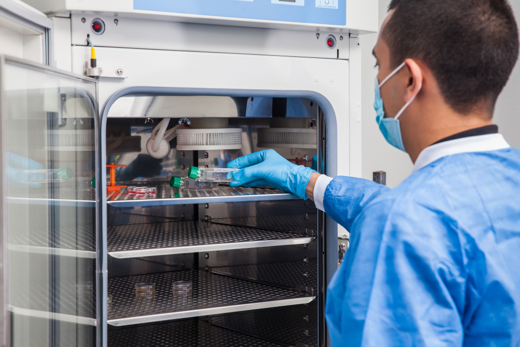 New vs. Certified Pre-Owned Lab Equipment: What’s Right for Your Lab?